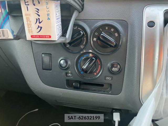 Nissan NV350 Caravan 2014-03 7223165-14