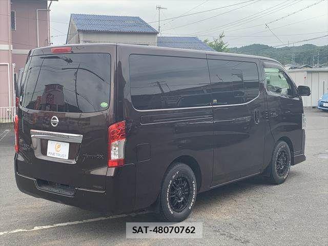 Nissan NV350 Caravan 2017-06 7223172-18