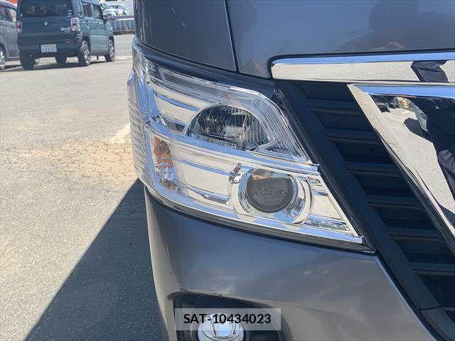 Nissan NV350 Caravan 2021-08 7223180-23