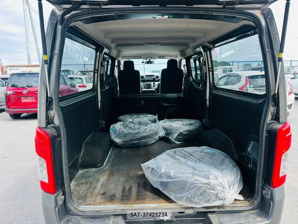 Nissan NV350 Caravan 2020 7193919-25