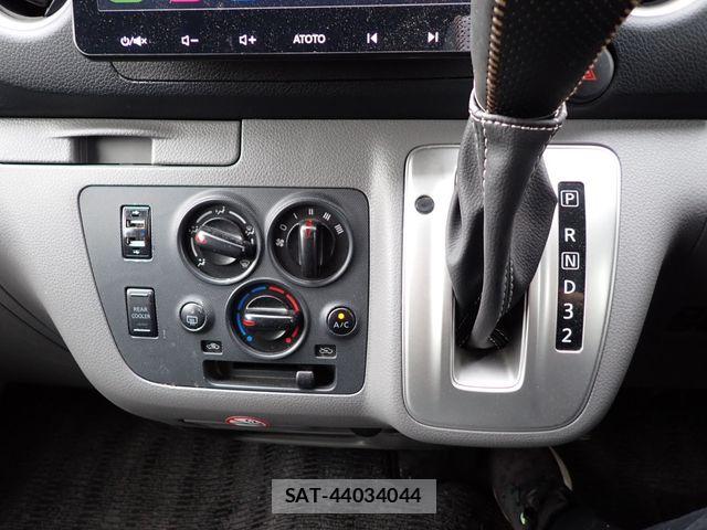 Nissan NV350 Caravan 2015-05 7251820-11