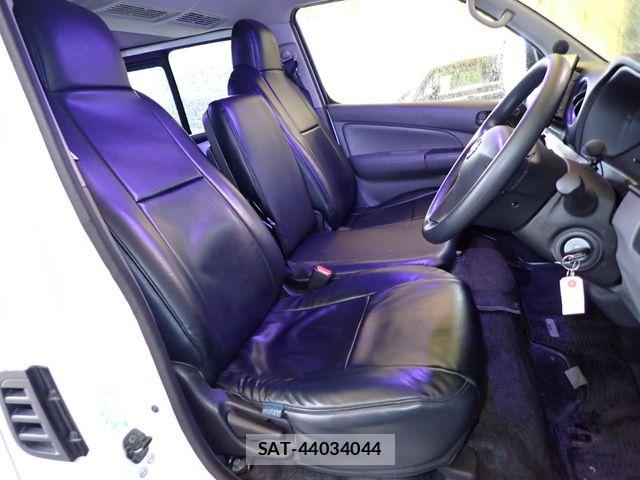 Nissan NV350 Caravan 2015-05 7251820-13