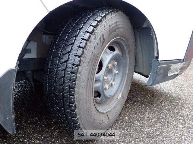 Nissan NV350 Caravan 2015-05 7251820-24
