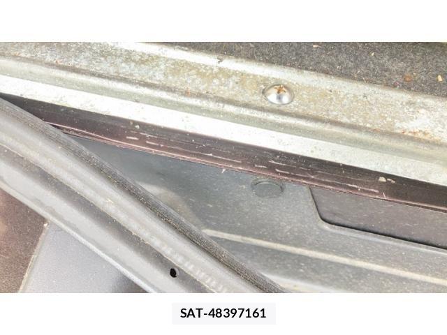 Nissan NV350 Caravan 2020-06 7250121-23