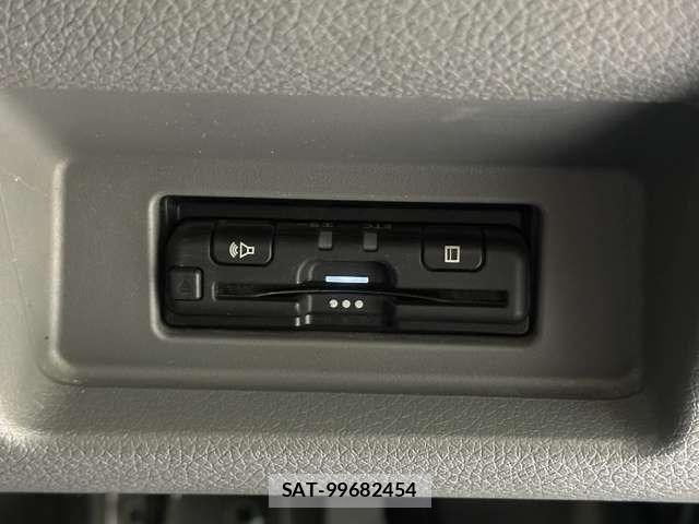 Nissan NV350 Caravan 2021-03 7272612-13
