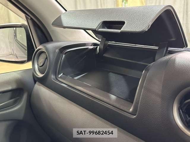 Nissan NV350 Caravan 2021-03 7272612-22