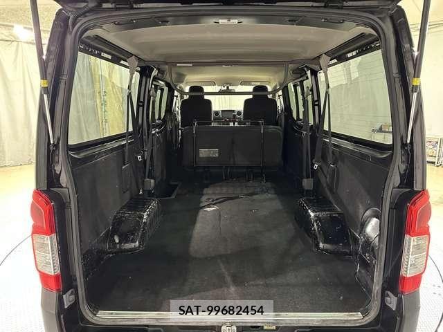 Nissan NV350 Caravan 2021-03 7272612-26