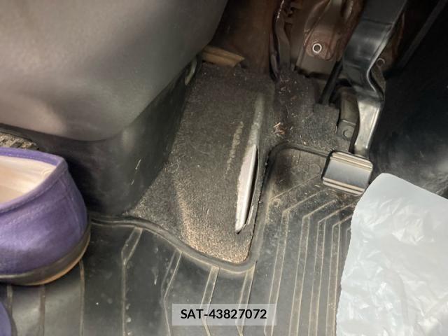 Nissan NV350 Caravan 2017-02 7329098-12