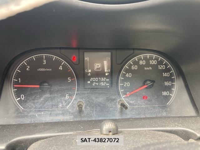Nissan NV350 Caravan 2017-02 7329098-13