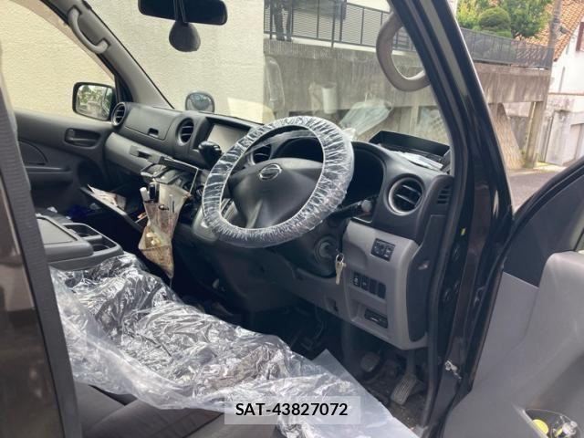 Nissan NV350 Caravan 2017-02 7329098-7