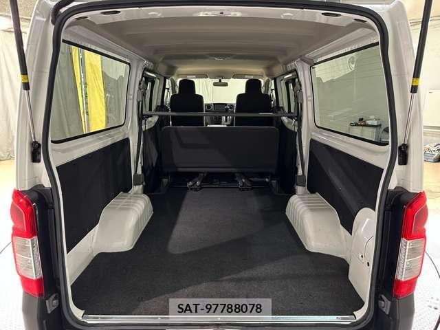 Nissan NV350 Caravan 2018-03 7359187-19