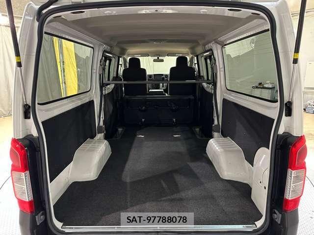 Nissan NV350 Caravan 2018-03 7359187-20