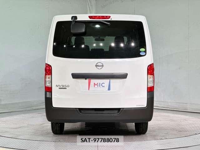 Nissan NV350 Caravan 2018-03 7359187-5
