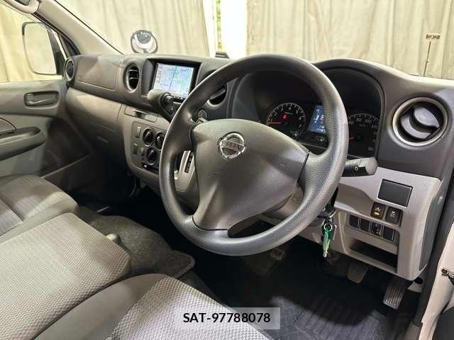 Nissan NV350 Caravan 2018-03 7359187-8
