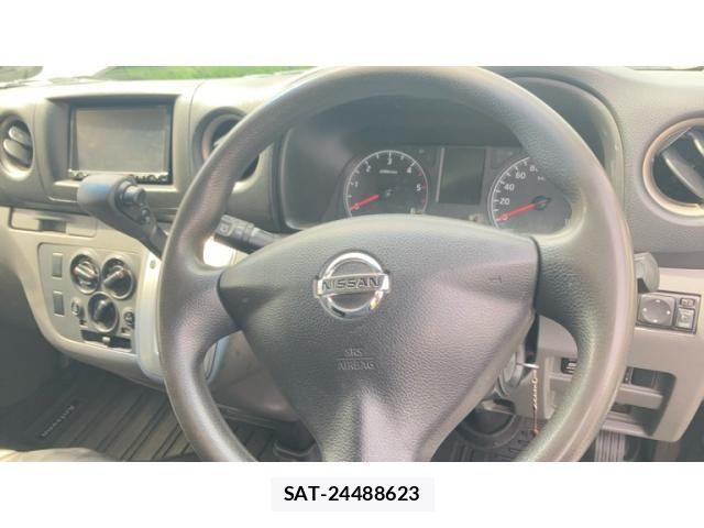 Nissan NV350 Caravan 2014-03 7359183-11