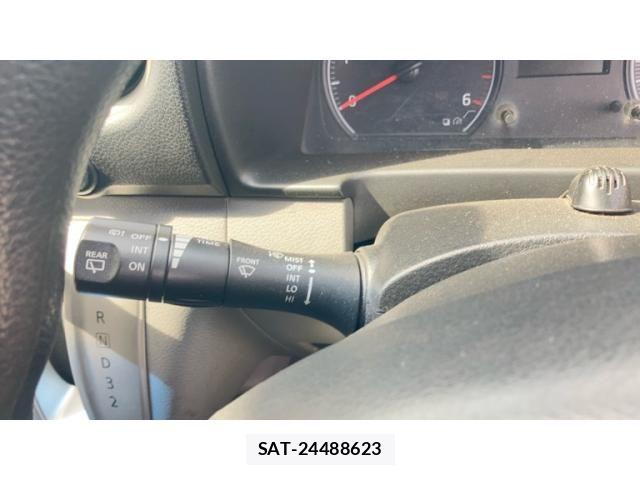 Nissan NV350 Caravan 2014-03 7359183-13