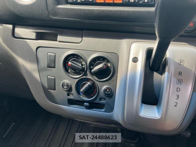 Nissan NV350 Caravan 2014-03 7359183-14