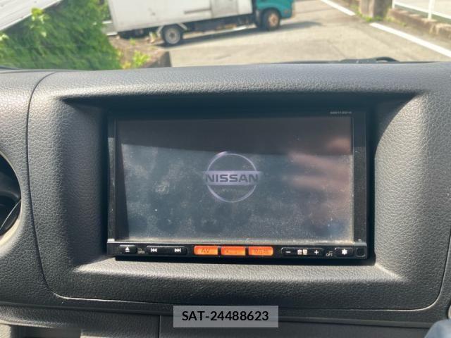 Nissan NV350 Caravan 2014-03 7359183-16