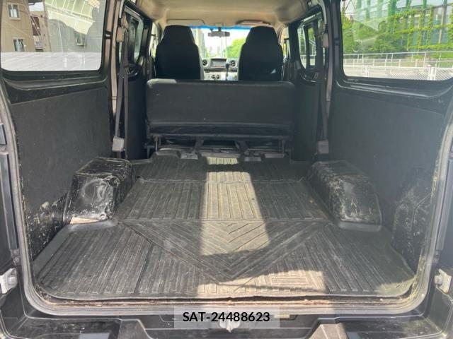 Nissan NV350 Caravan 2014-03 7359183-20