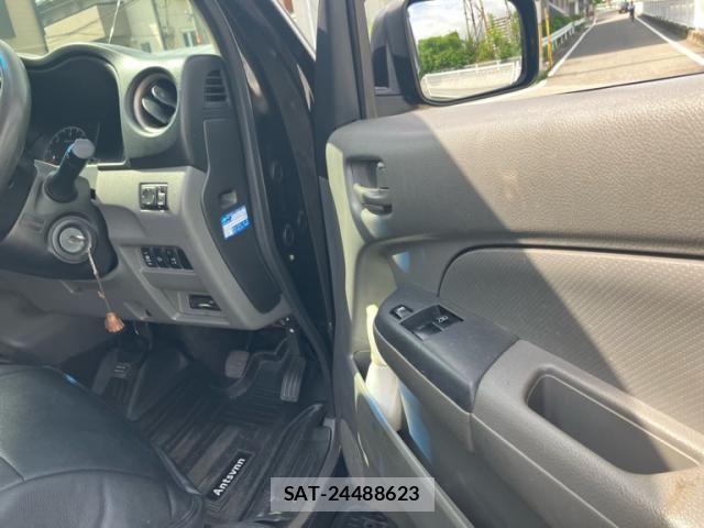 Nissan NV350 Caravan 2014-03 7359183-7
