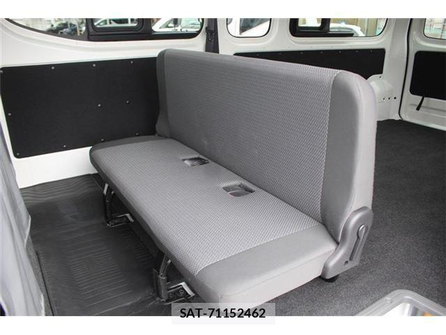 Nissan NV350 Caravan 2018-03 7359181-22