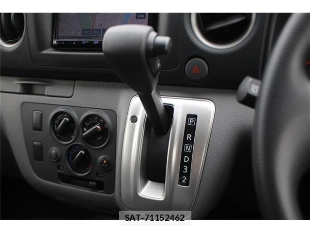 Nissan NV350 Caravan 2018-03 7359181-27