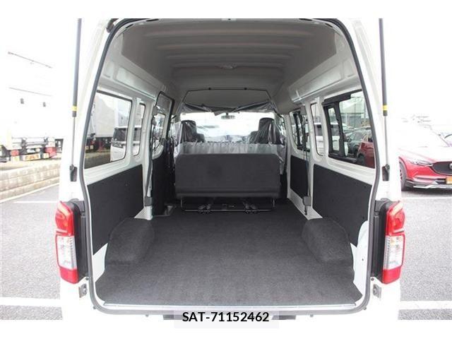 Nissan NV350 Caravan 2018-03 7359181-28