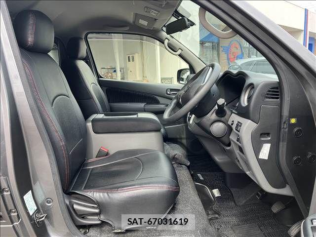 Nissan NV350 Caravan 2019-04 7390923-10