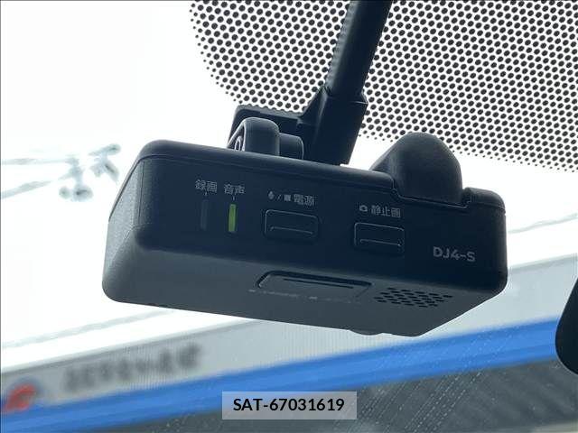 Nissan NV350 Caravan 2019-04 7390923-7