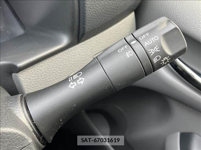 Nissan NV350 Caravan 2019-04 7390923-8