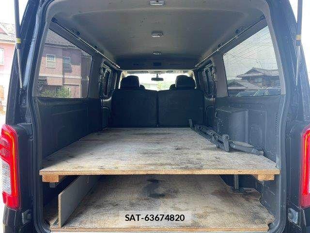 Nissan NV350 Caravan 2019-05 7390925-13