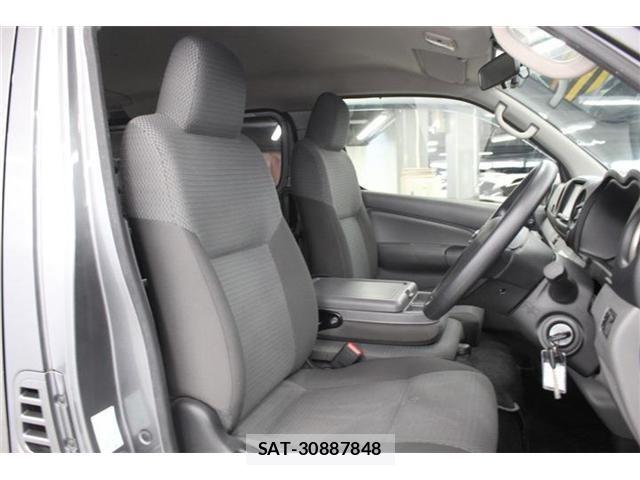 Nissan NV350 Caravan 2019-03 7393415-24