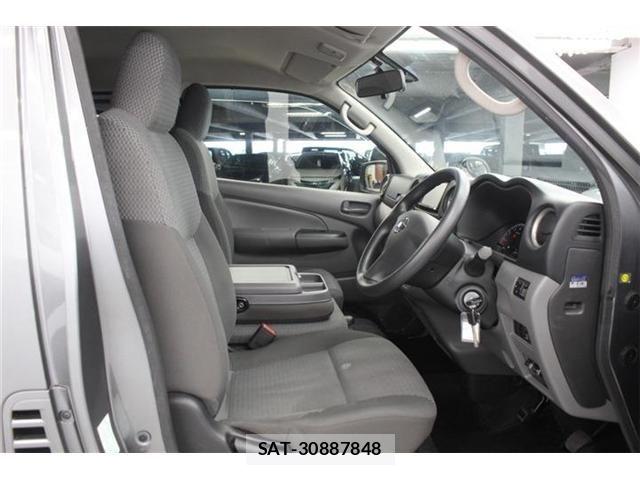 Nissan NV350 Caravan 2019-03 7393415-26