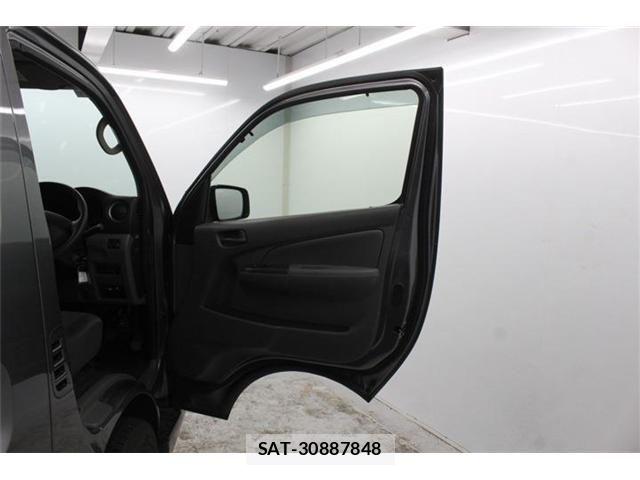 Nissan NV350 Caravan 2019-03 7393415-27