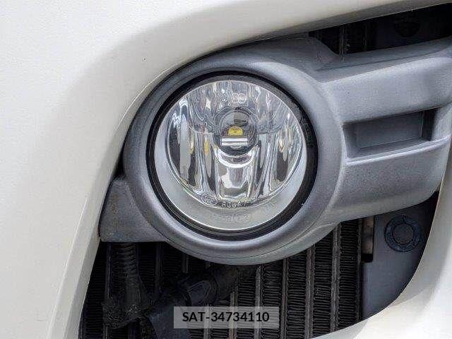 Nissan NV350 Caravan 2015-06 7393407-22