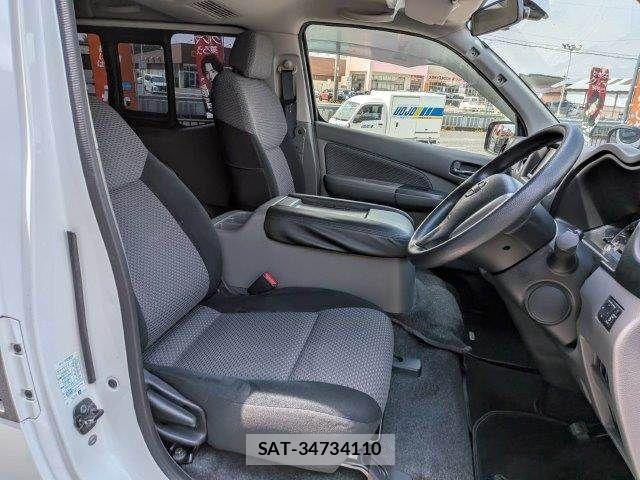 Nissan NV350 Caravan 2015-06 7393407-6