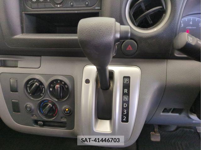 Nissan NV350 Caravan 2020-11 7393406-10