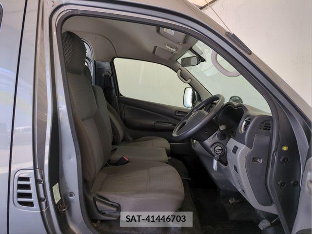 Nissan NV350 Caravan 2020-11 7393406-25