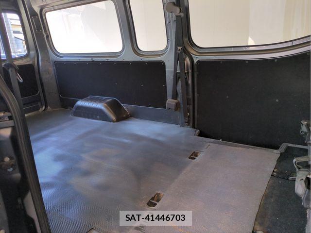 Nissan NV350 Caravan 2020-11 7393406-26