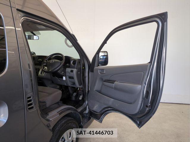 Nissan NV350 Caravan 2020-11 7393406-28