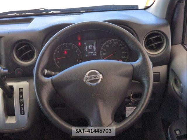 Nissan NV350 Caravan 2020-11 7393406-8