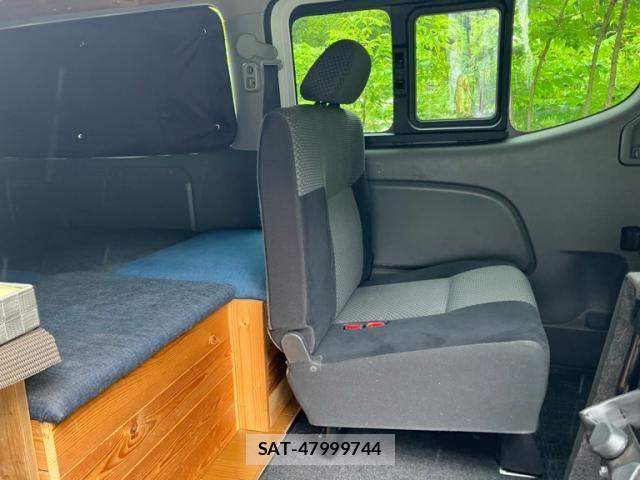 Nissan NV350 Caravan 2013-10 7393414-12