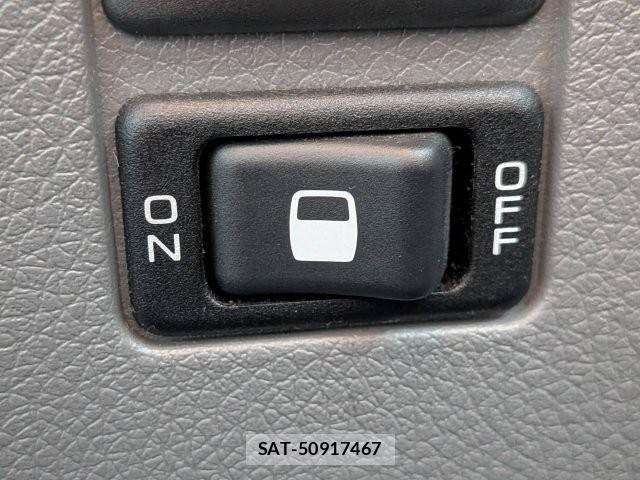 Nissan NV350 Caravan 2021-05 7456545-11