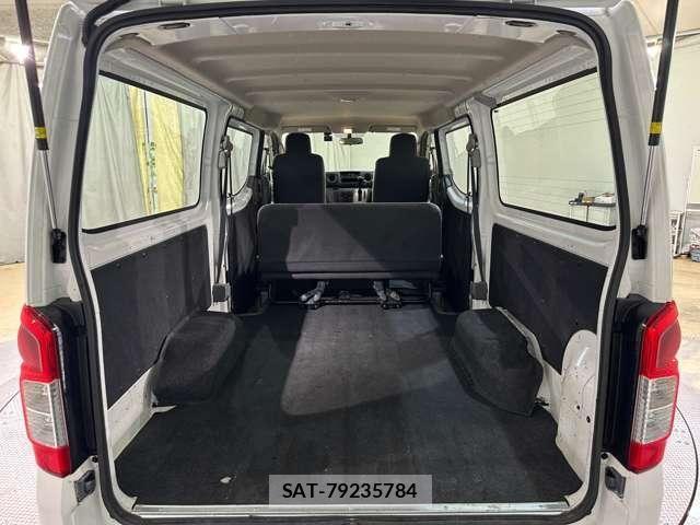 Nissan NV350 Caravan 2019-05 7456544-16