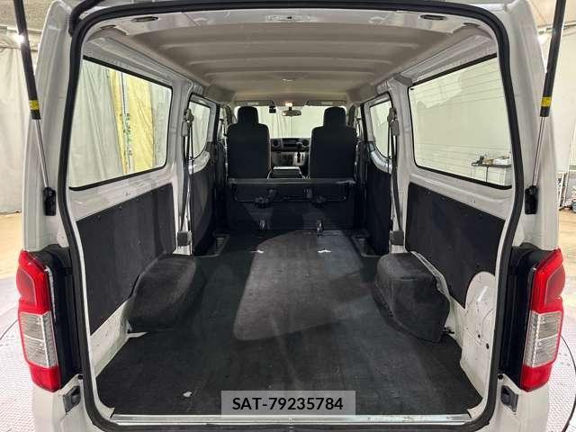 Nissan NV350 Caravan 2019-05 7456544-17