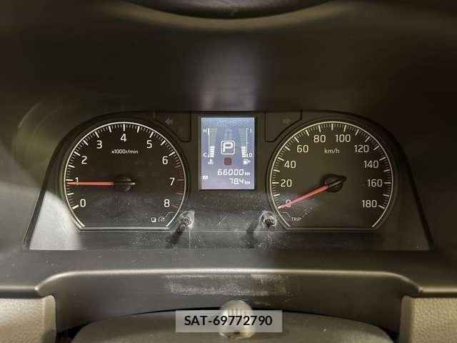 Nissan NV350 Caravan 2016-06 7456547-10