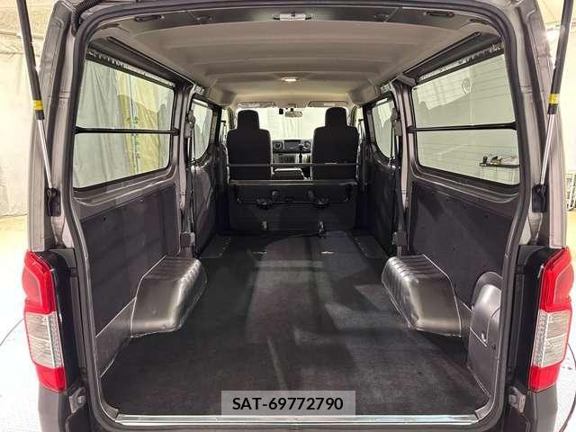 Nissan NV350 Caravan 2016-06 7456547-22