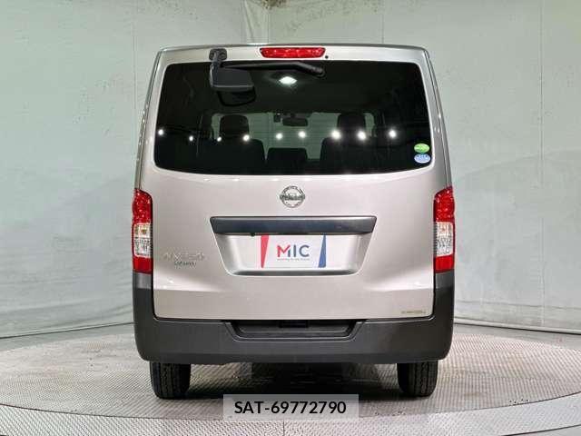 Nissan NV350 Caravan 2016-06 7456547-5
