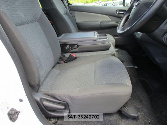 Nissan NV350 Caravan 2018-12 7502069-14