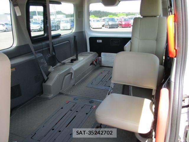 Nissan NV350 Caravan 2018-12 7502069-16